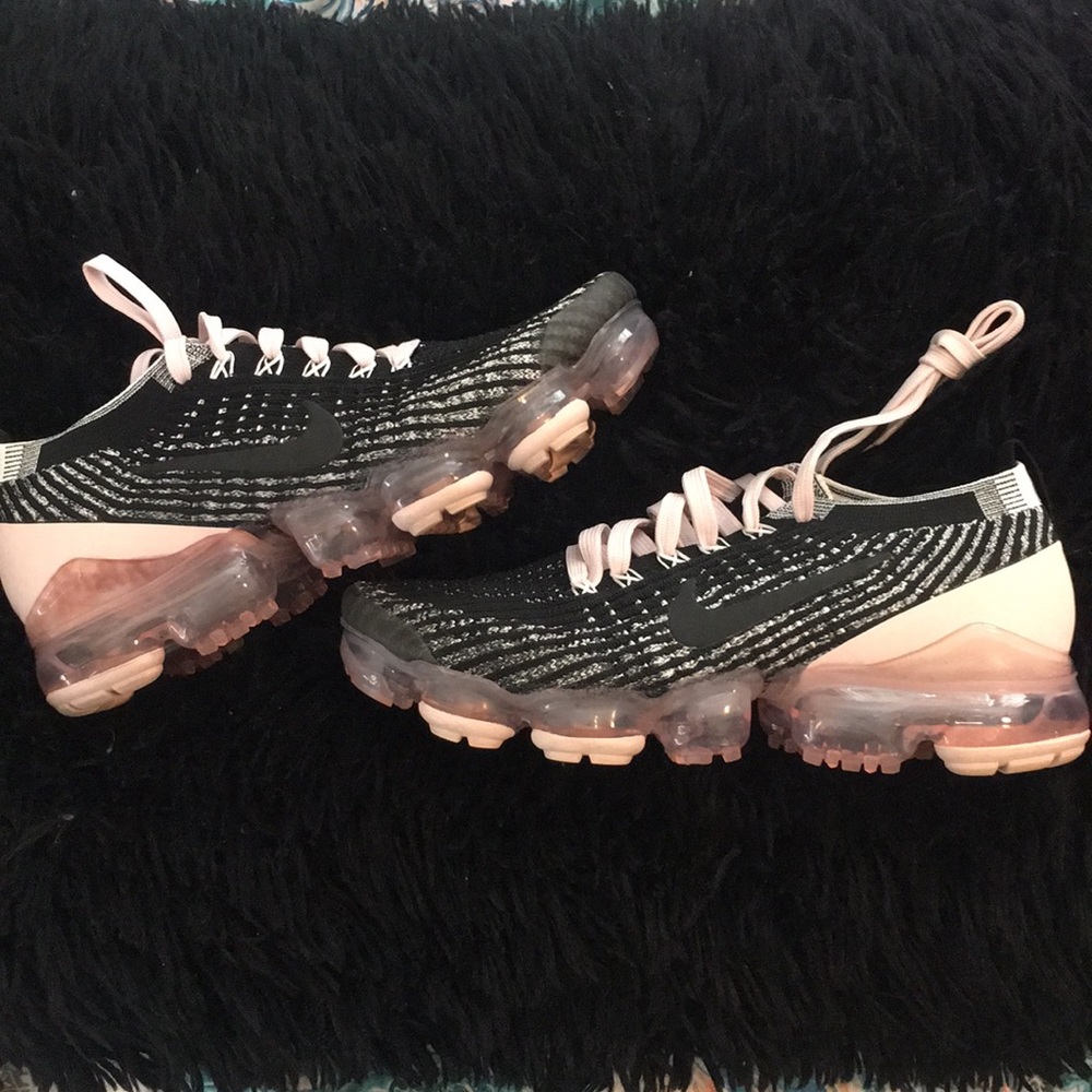 Women size 7.5 Vapormax Flyknit